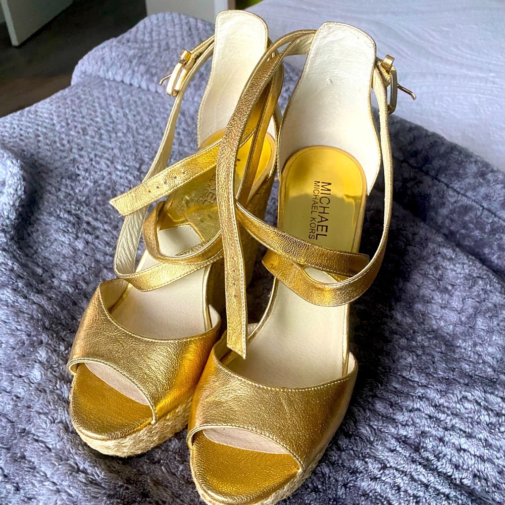 Michael Kors 8.5 Gold wedges
